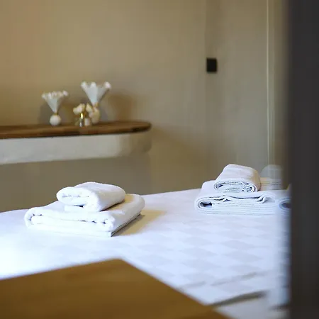 Naya Port לינה וארוחת בוקר *