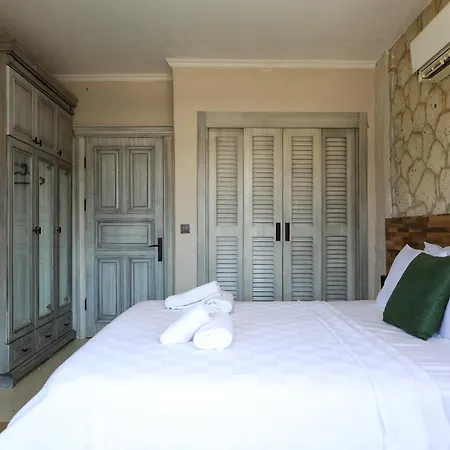 לינה וארוחת בוקר Naya Port *