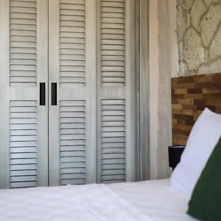 Naya Port לינה וארוחת בוקר *