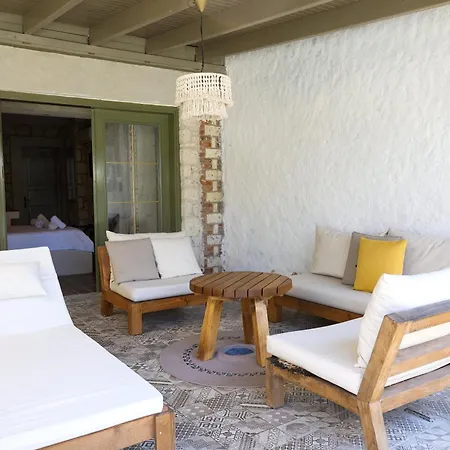 לינה וארוחת בוקר Naya Port