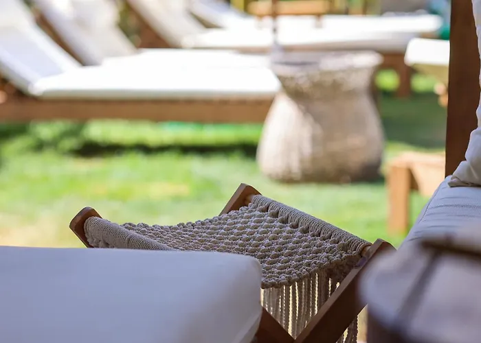Bed & Breakfast Naya Port *
