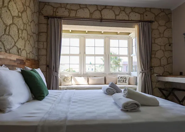 Bed & Breakfast Naya Port *