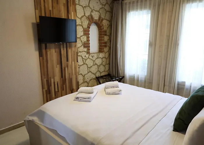 Naya Port Bed & Breakfast *
