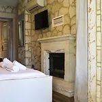 Bed & Breakfast Naya Port *