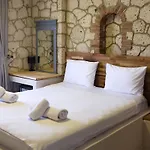 Naya Port Bed & Breakfast *