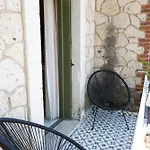 Bed & Breakfast Naya Port *