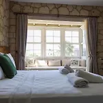 Bed & Breakfast Naya Port *