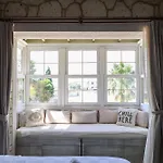 Bed & Breakfast Naya Port *